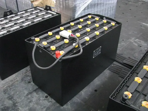 蓄電池使用壽命短有哪些原因造成？